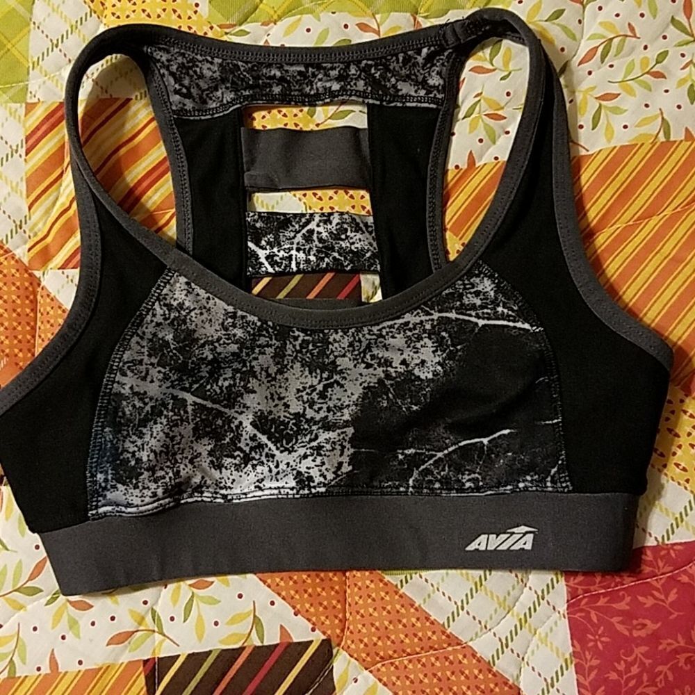 ✔ 5 for $25 AVIA sports bra size XS